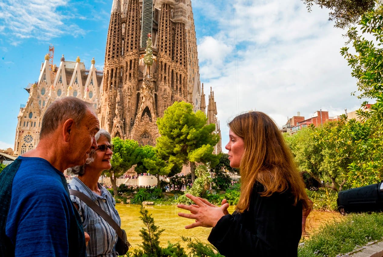 Diana with senior travelers at El Born